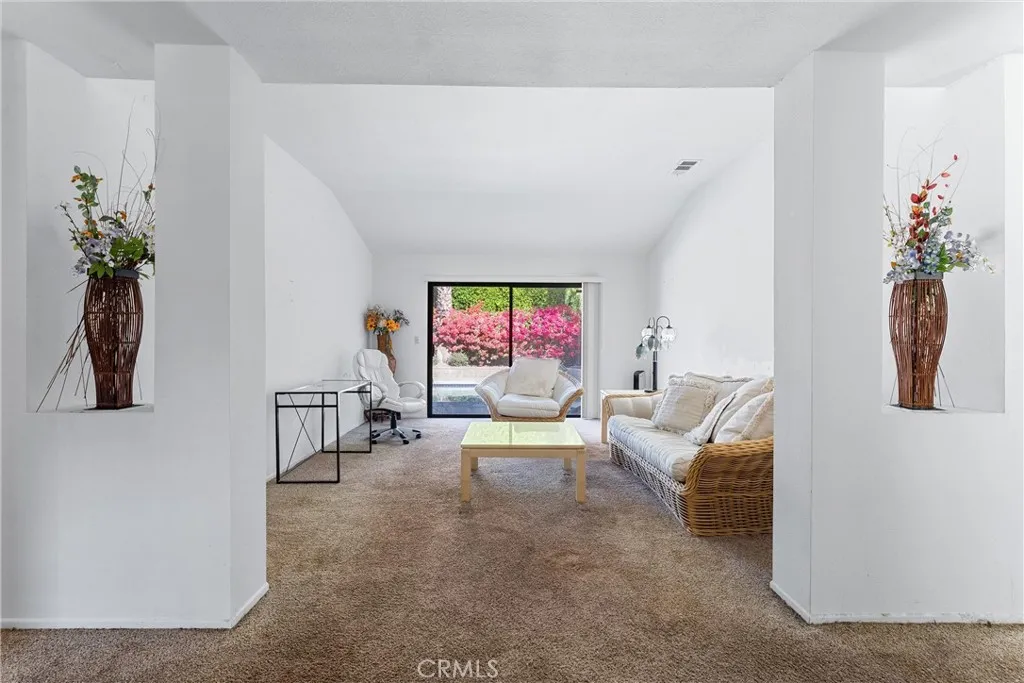 1496 E Luna Way, Palm Springs, California 92262 home-pic-6